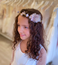 Cargar imagen en el visor de la galería, Corona de Comunión, Arras o Ceremonia. Modelo IRIA. Hada de la Danza.