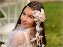 Cargar imagen en el visor de la galería, Tocado Corona de Comunión, Arras o Ceremonia. Modelo TETUAN