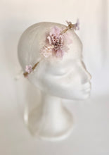 Cargar imagen en el visor de la galería, Corona de Comunión, Arras o Ceremonia. Modelo IRIA. Hada de la Danza.