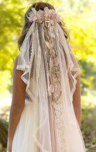 Cargar imagen en el visor de la galería, Velo - Corona de Comunión. Modelo TANIA. Reina de las Hadas.